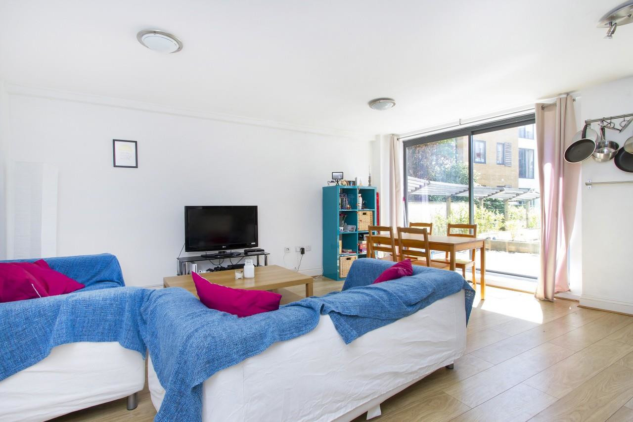 Valentia Place, SW9